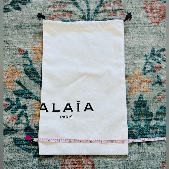 8.5x13.75” Alaia Paris Dust Bag - Picture 4 of 4
